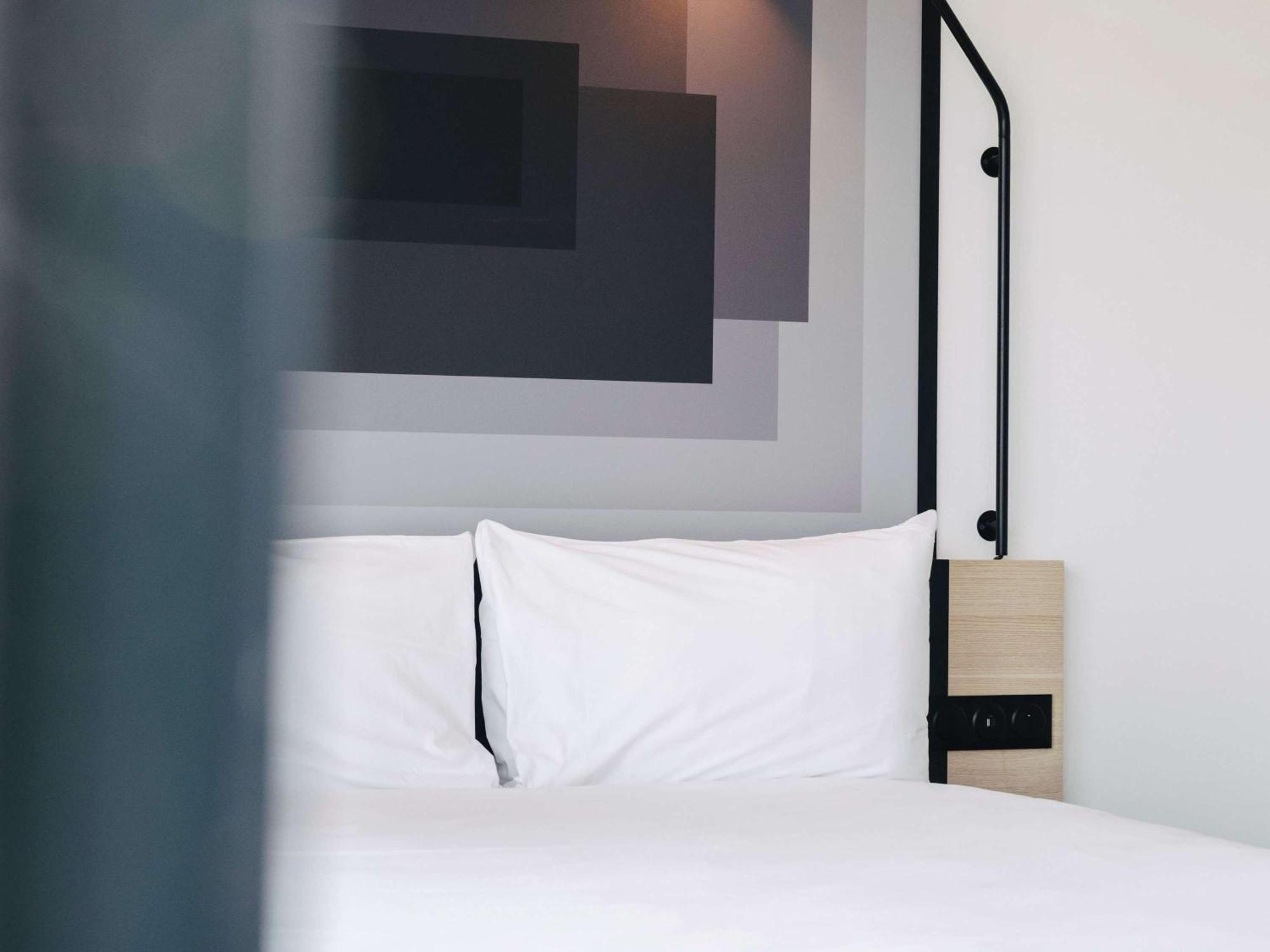 Ibis Rouen Centre Rive Droite Pasteur Hotel Exterior photo